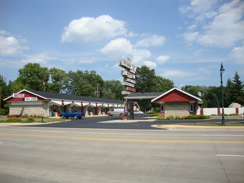 Pinconning Trail Inn Motel ภายนอก รูปภาพ
