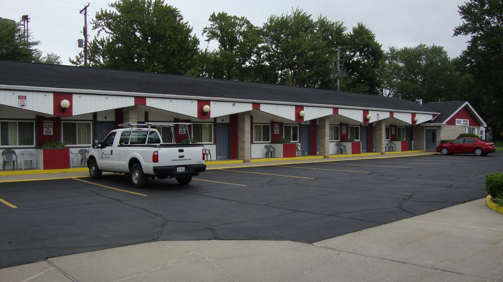Pinconning Trail Inn Motel ภายนอก รูปภาพ