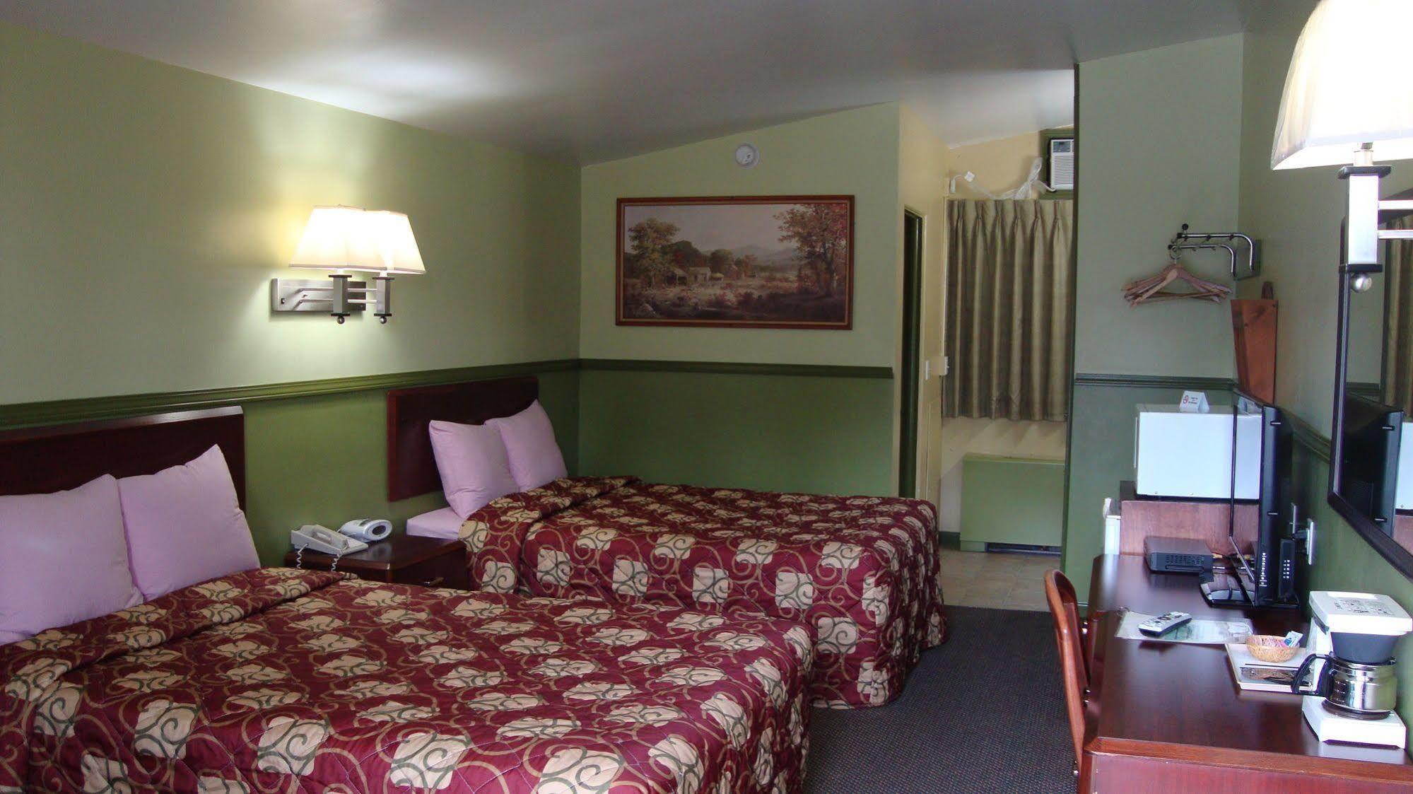 Pinconning Trail Inn Motel ภายนอก รูปภาพ