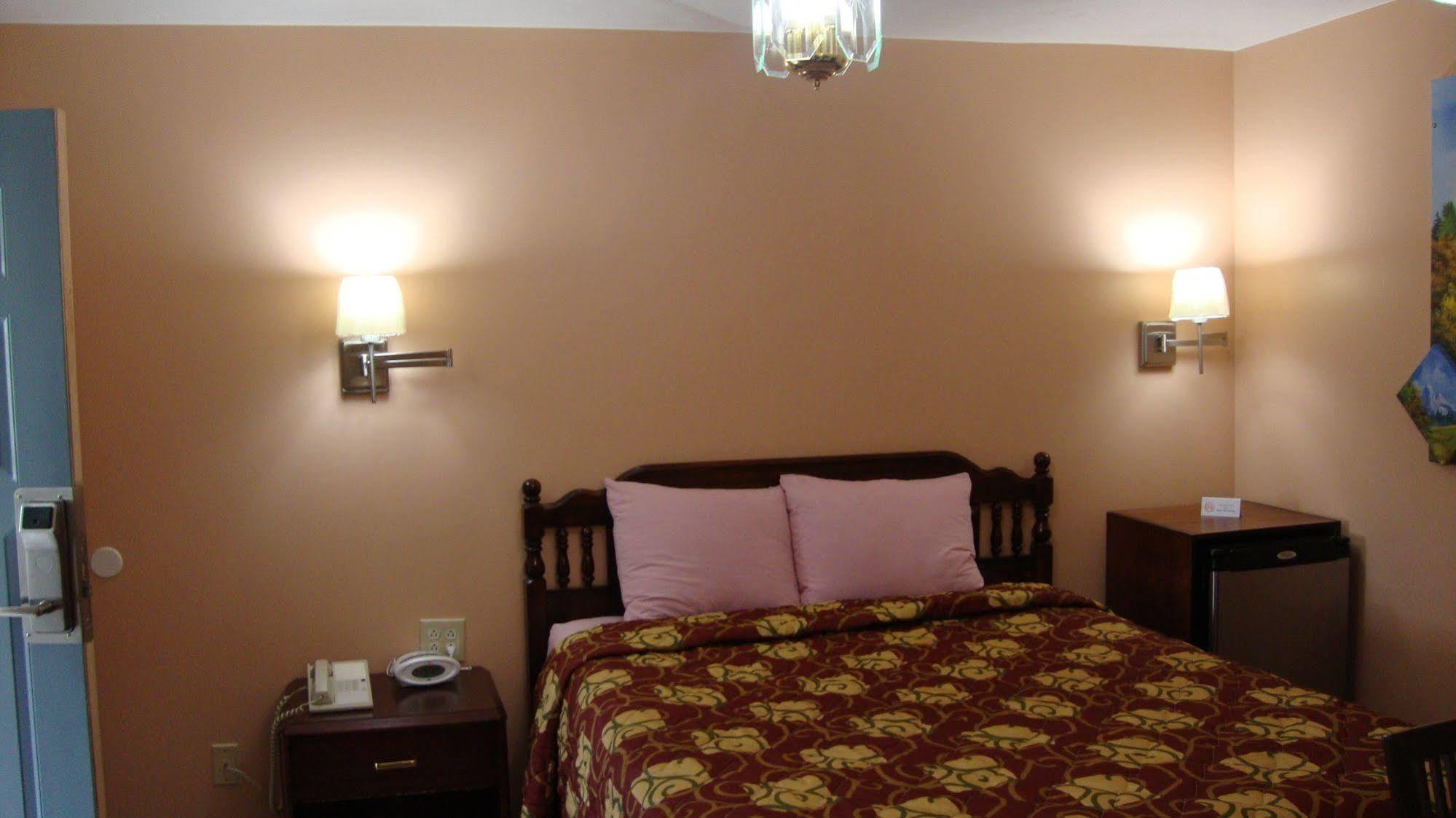 Pinconning Trail Inn Motel ภายนอก รูปภาพ