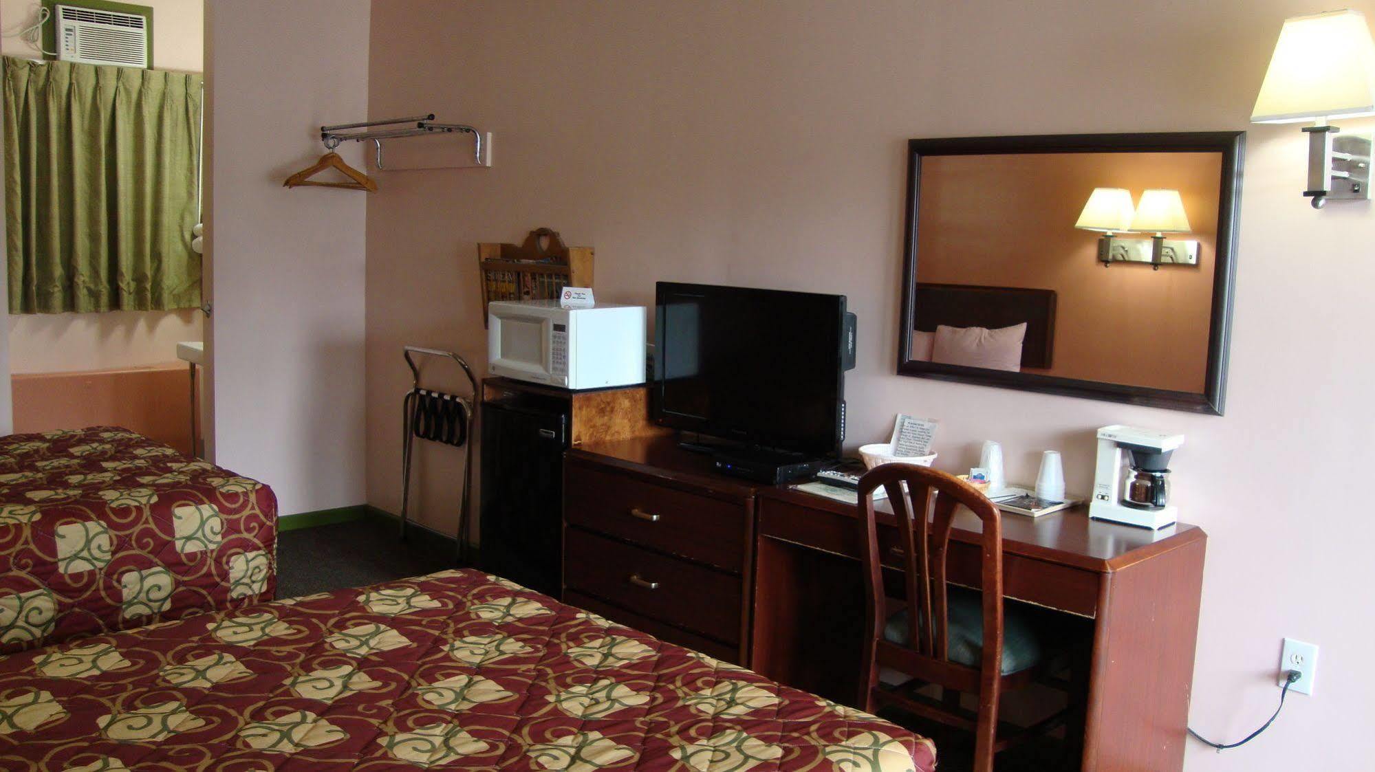 Pinconning Trail Inn Motel ภายนอก รูปภาพ
